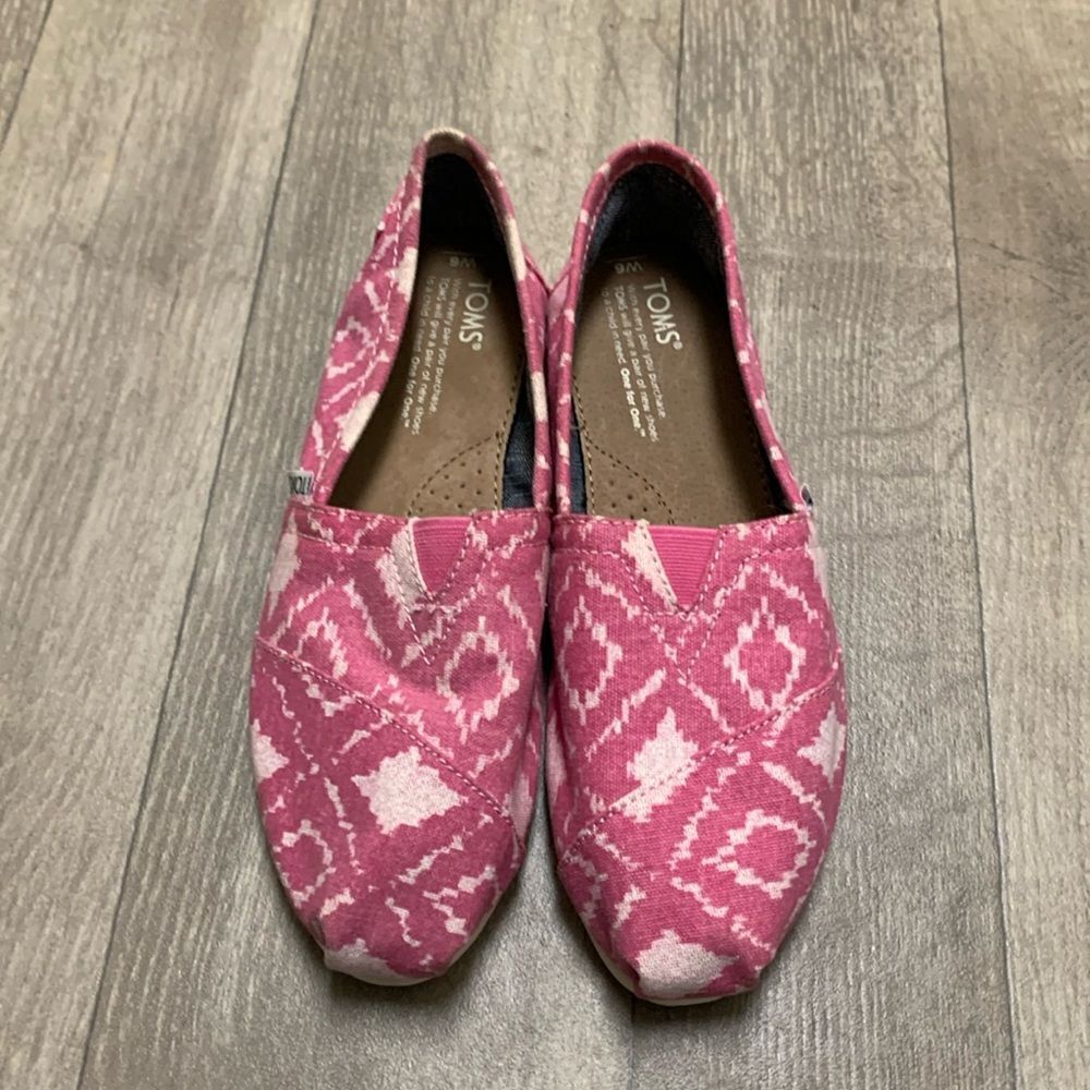 Womens‎ TOMS Geometric Pink Slip On Shoes - Picture 2 of 6